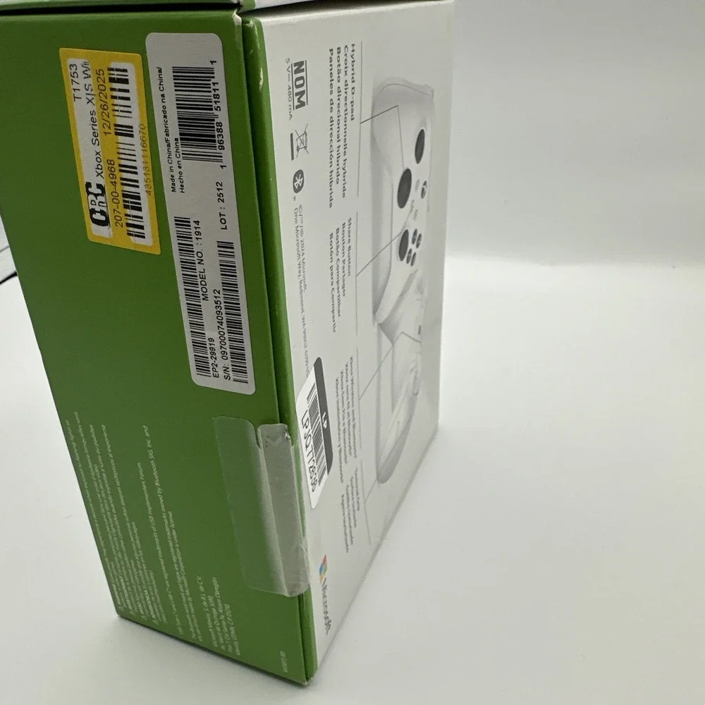 Microsoft Xbox Wireless Controller Robot White NEW!!